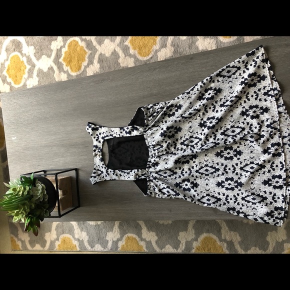 Fit and Flare Patterned Tank - Picture 3 of 4